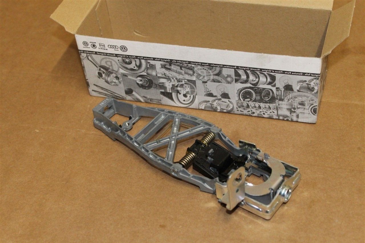 OEM 7H0837888C | Volkswagen Transporter 2004 Model Sonrası T5-T6-T7 Sağ Ön Kapı Kol İç Braketi