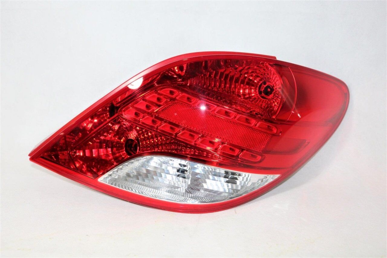DEPO 550-1957R-UE | Peugeot 207 Sağ Stop Makyajlı Kasa Duysuz