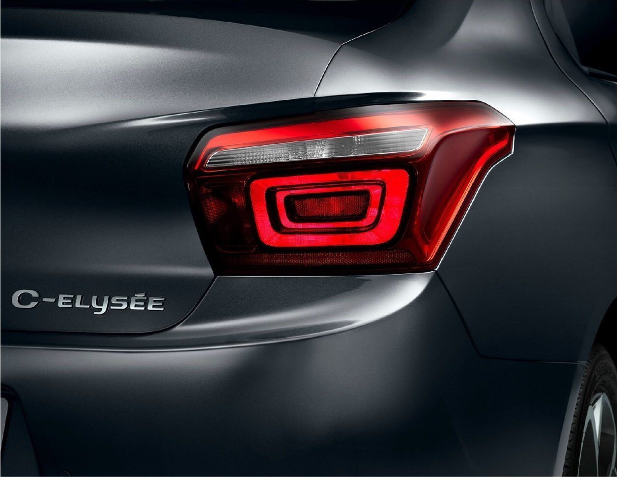 PSA 9818810280 | Citroen C-Elyse Sağ Stop Lambası Makyajlı Kasa Duylu Orijinal